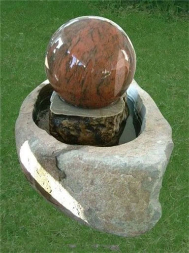 Font d'aigua de boles de granit