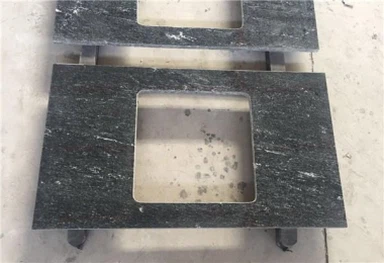 Taulells de cuina de granit blanc i negre