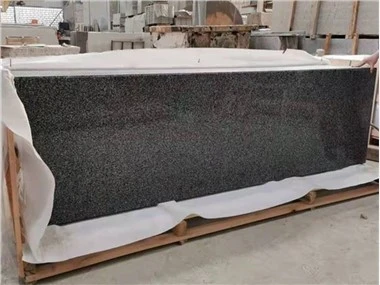 Taulells de granit de color fosc