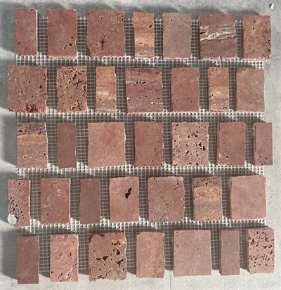Mosaic de travertí caigut