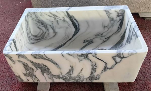 Lavabo de marbre blanc